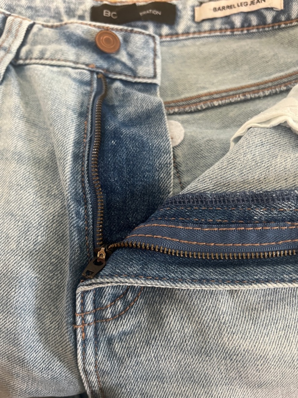 BCBGeneration - BARREL LEG Light Blue Boyfriend Jeans 👖 frayed hem - Picture 6 of 11